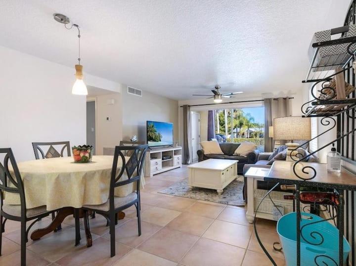 2Bed/2Bath Condo Next To Siesta Key ~A Hidden Gem Сарасота Екстериор снимка