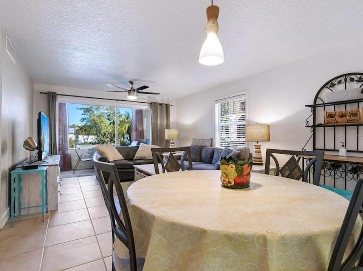 2Bed/2Bath Condo Next To Siesta Key ~A Hidden Gem Сарасота Екстериор снимка